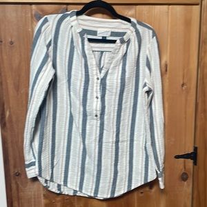 Long sleeve strip blouse, v neck with 3 buttons
